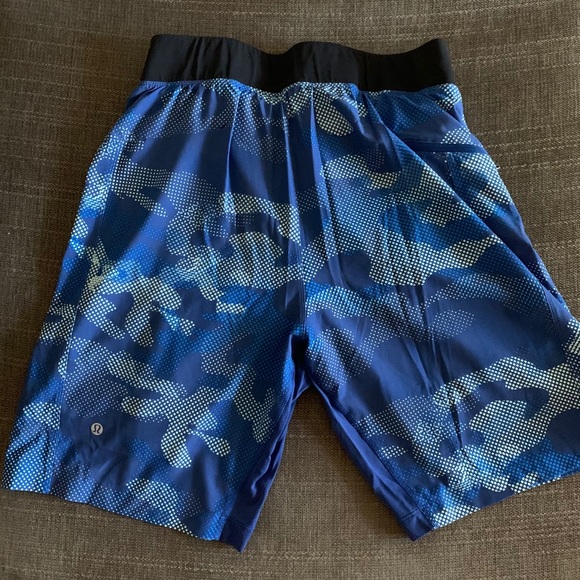 Men’s Lulu Lemon shorts. - Picture 2 of 2